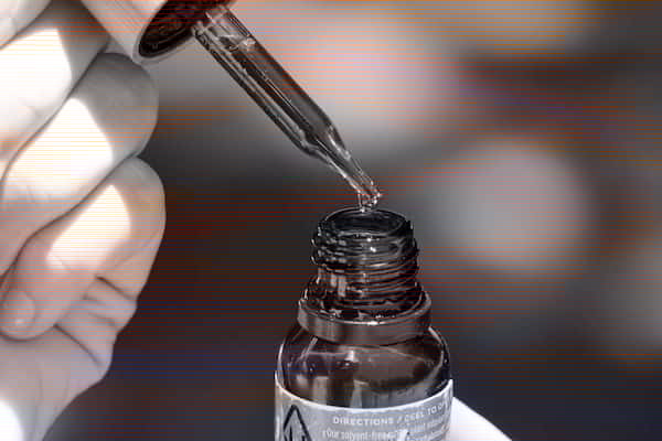 L'huile de cannabis est très concentrée en THC, la molécule principalement responsable de la défonce et des hallucinations